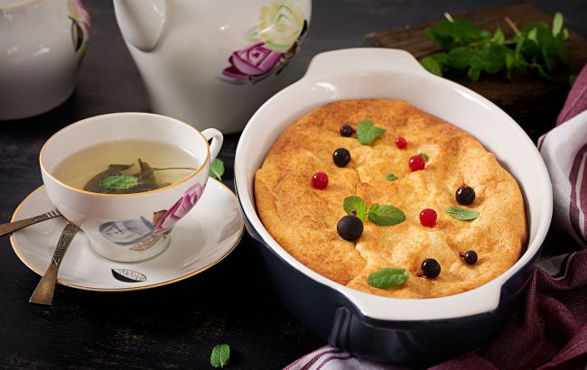 Що додати у сирну запіканку, щоб вона вийшла пишною: цей інгредієнт є у кожного