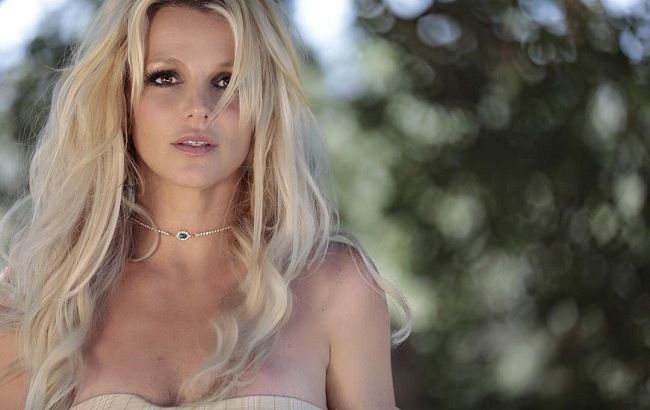 Спортивна форма і позитивний настрій: Брітні Спірс порадувала шанувальників жарким фото в купальнику
