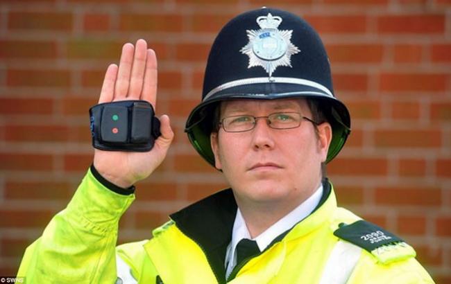 Велика Британія: Поліцейським заборонили говорити ''добрий вечір''