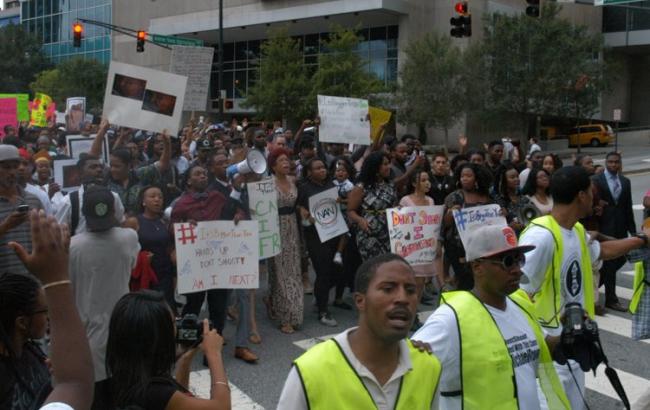 В Атланті протестувальники заблокували рух на автомобільному мосту