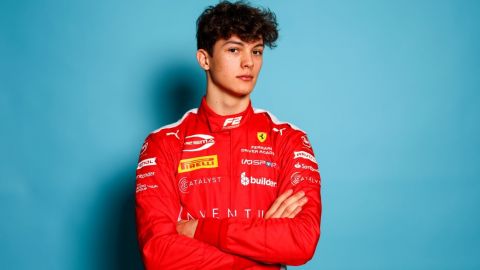 "Мерседес" и еще четыре конюшни Формулы-1 выставят новичков на Гран-при Мексики