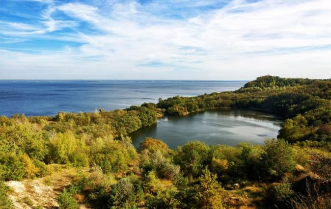 Тур вихідного дня з Києва: мальовниче озеро, Тарасова гора і Канівський заповідник