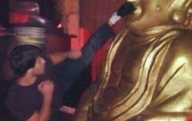 Російський спортсмен отримав термін за осквернення статуї Будди