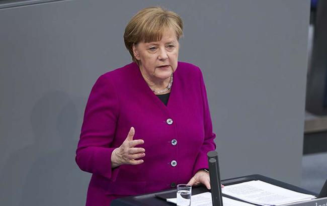 Меркель ініціює створення кібервійськ у відповідь на гібридну війну РФ