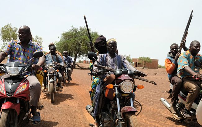 В Буркина-Фасо автобус со школьниками подорвался на мине, есть погибшие
