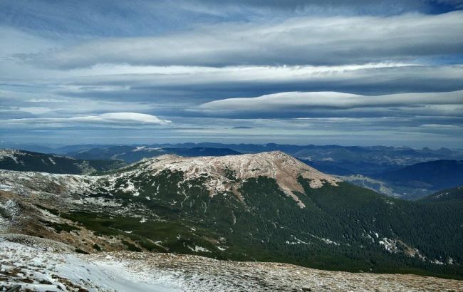 В Карпати прийшла зима: приголомшливі фото вершин