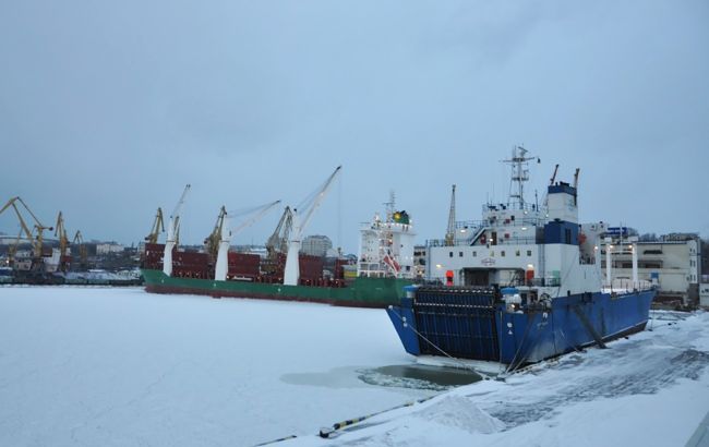 Снегопады в Украине: ограничена работа грузовых операций в портах