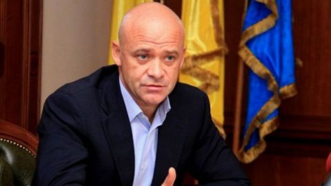 Захоплення заручниці в Одесі: Труханов запропонував зловмиснику обміняти дівчину на себе