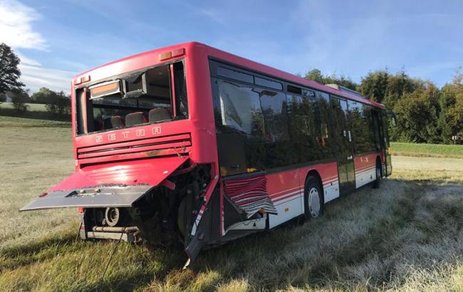 В Баварии в результате ДТП со школьным автобусом пострадали 12 детей