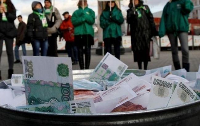 У Росії курс долара вперше піднявся вище 55 рублів