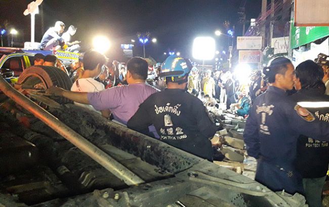 В Таиланде в ДТП с пикапом погибли 17 студентов