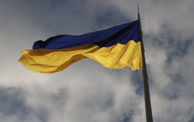Порошенко звернувся до українців: наш синьо-жовтий стяг - символ сили і непереможності