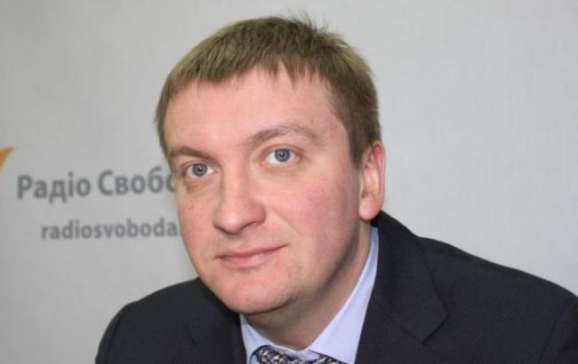 Яценюк предлагает сохранить пост главы Минюста в новом Кабмине за Петренко