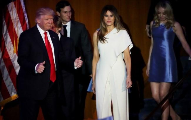 Первая леди Америки пришла на выступление Трампа в стильном комбинезоне