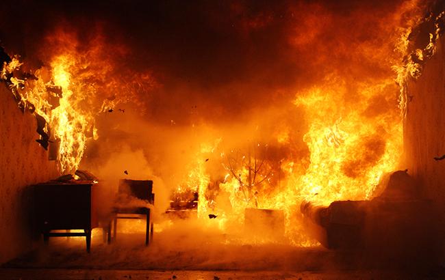 В Донецкой области загорелся жилой дом, пострадали двое детей