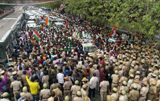 В Индии возобновились массовые протесты. Митингующие блокируют работу транспорта