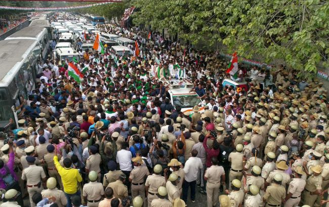 В Индии массовый протест на тракторах, произошли столкновения с полицией
