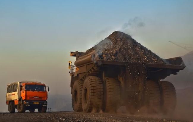 Прикордонники затримали в Донецькій області вантажівки з 60 т вугілля