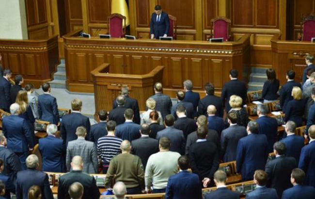 Рада почтила минутой молчания память жертв террористов под Волновахой