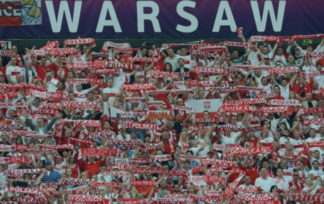 У Польщі вбивство вболівальника викликало масові заворушення