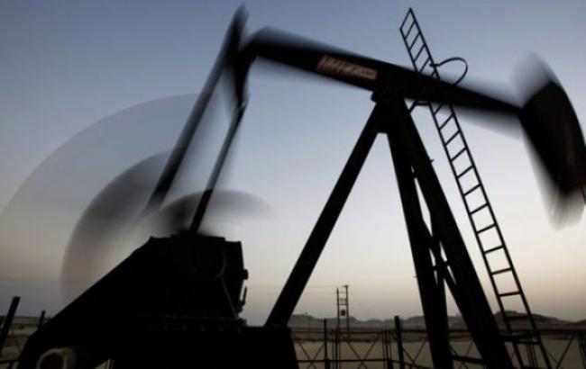 Цена нефти Brent вновь опустилась ниже 57 долл./баррель