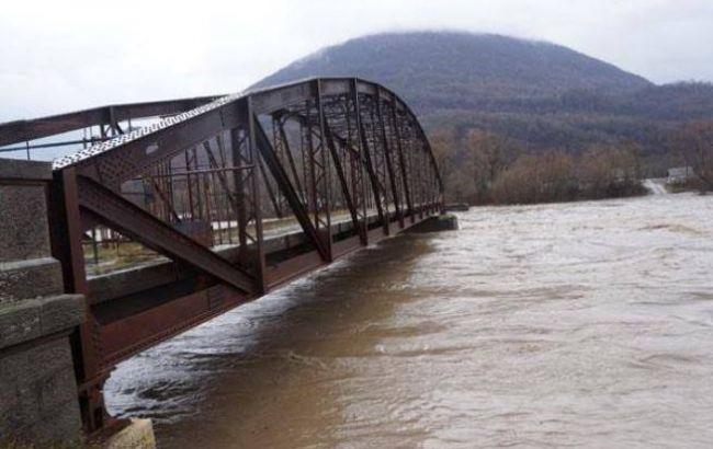 Синоптики предупреждают о подъеме уровня воды в реках Закарпатья