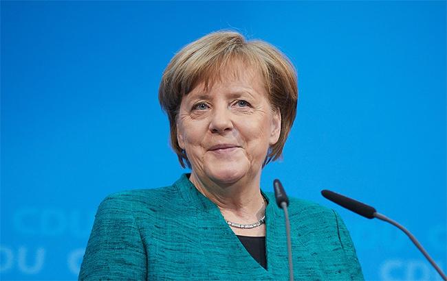 Меркель заявила, что обсудит с Порошенко задержание Вышинского