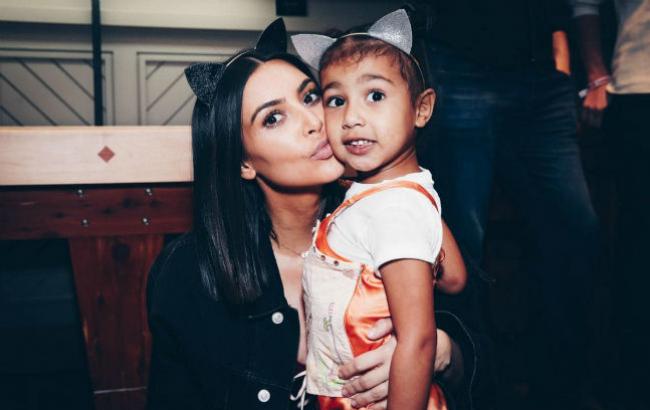 Кім Кардашьян розповіла про ускладнення під час пологів і сурогатне материнство