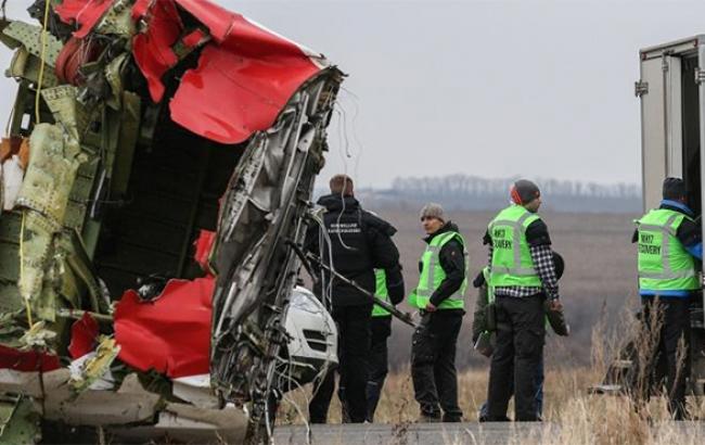 Первые 4 грузовика с обломками Boeing-777 выехали из Харькова в Нидерланды