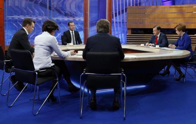 Медведєв назвав приєднання Криму до Росії доконаним юридичним фактом