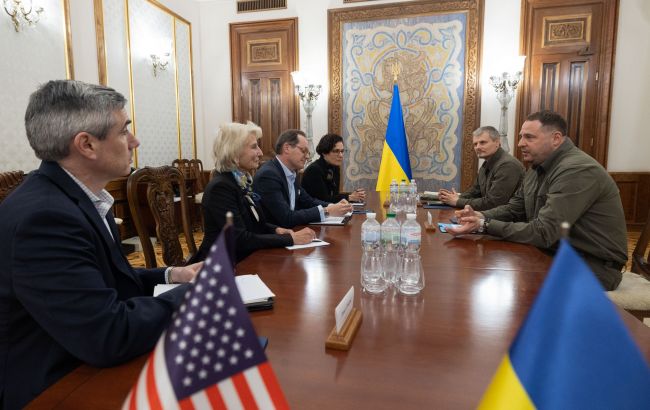 До України прибула делегація США, яка відповідає за оборонну стратегію