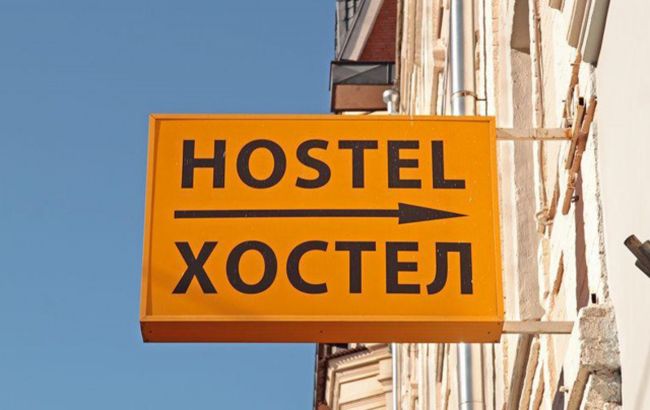 Без масок і рукавичок: хостел в центрі Києва працює з жахливими порушеннями карантину