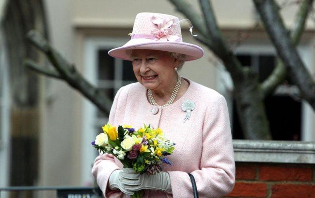 В честь 91-летия королевы Елизаветы II монаршая семья обнародовала раритетные снимки