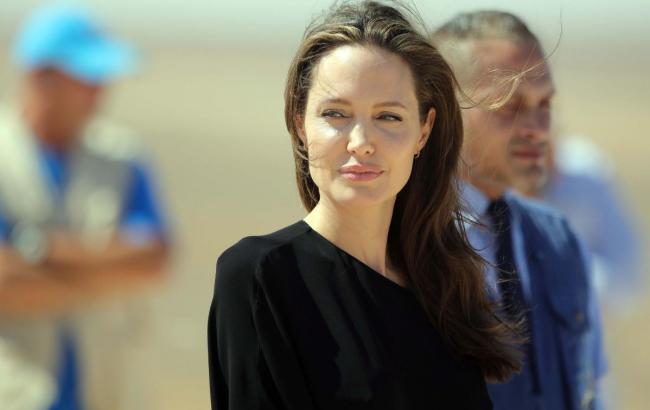 Анджелина Джоли присоединилась к противникам политики Трампа