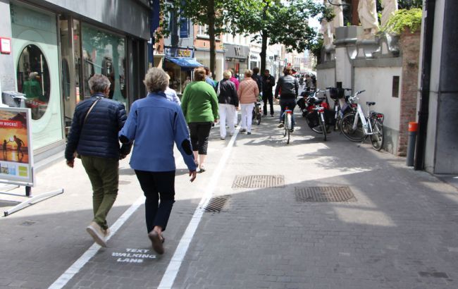 В Бельгии появились пешеходные дорожки для людей со смартфонами
