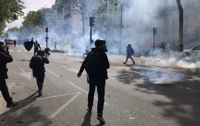 У сутичках із протестувальниками в Парижі поранено вже 6 поліцейських