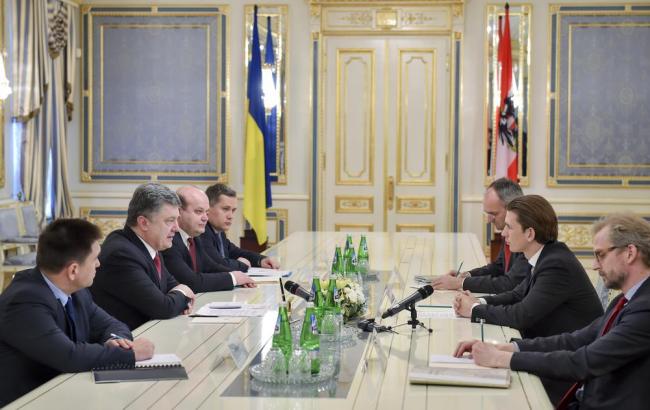 Порошенко просить Австрію сприяти поверненню в Україну вивезених активів