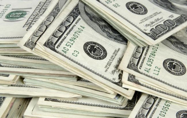Курс долара на міжбанку в 10:00 зберігся на рівні 26,96 гривень