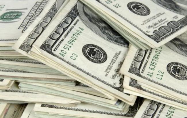Курс доллара на межбанке в 10:00 сохранился на уровне 27,06 гривен