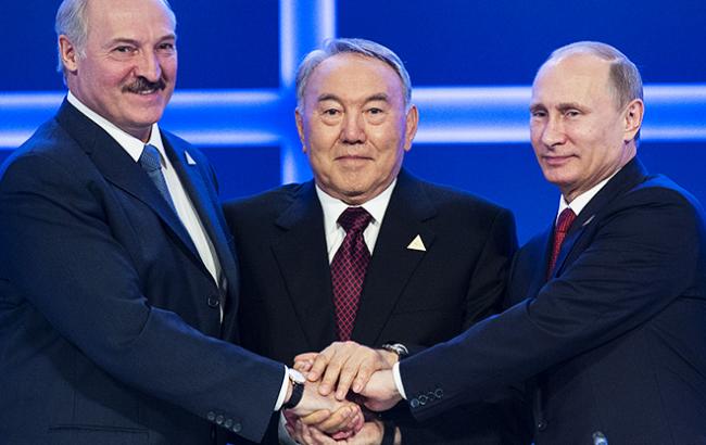 Путін закликав до створення валютного союзу з Казахстаном і Білоруссю