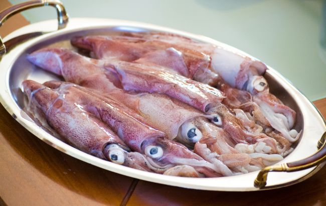 Як швидко і просто очистити кальмара: мінімум зусиль (відео)