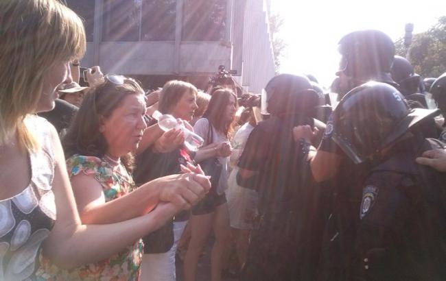 Активісти, які штурмували будівлю Ради, розійшлися, Грушевського розблоковано, - КМДА