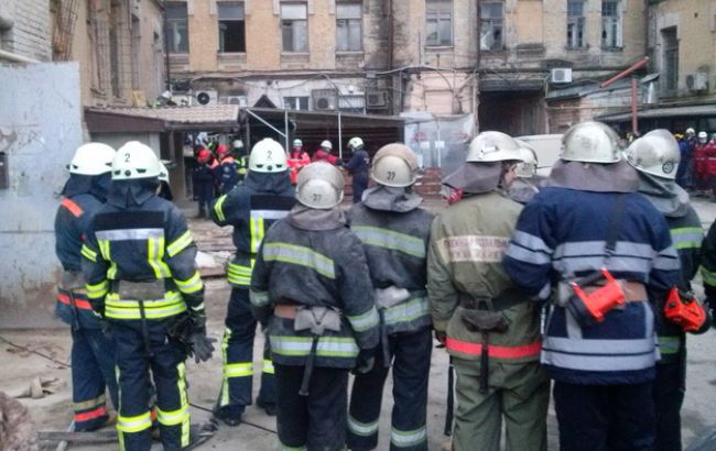 Обвал будинку в Києві: під завалами можуть залишатися до двох осіб