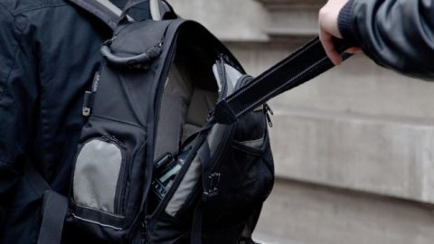 У київському метро засікли нахабного кишенькового злодія (відео)