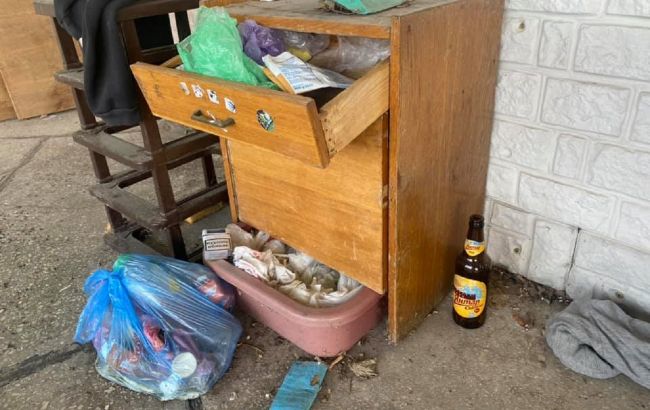 Пиво, сигарети і дихлофос: в мережі показали дитячий оздоровчий табір в Одесі (фото)