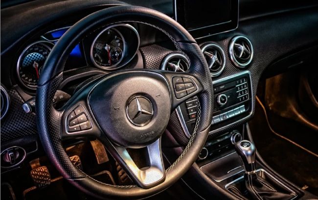 Під Запоріжжям неповнолітні на Mercedes лякали 12-річну дитину (відео)