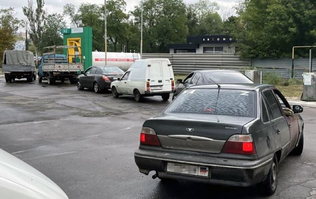 У окупантів виникли проблеми із паливом. На заправках Донецька великі черги
