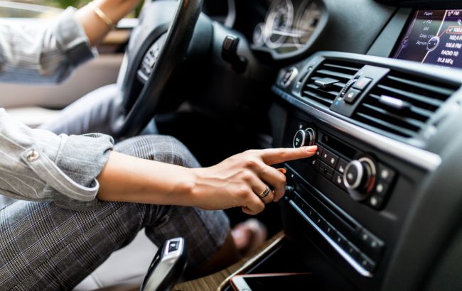 Чому не можна вмикати музику в авто: це варто знати водіям