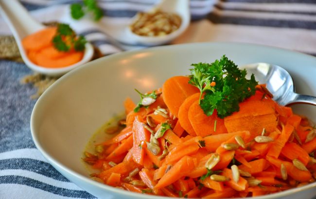 Готовим морковь для салата как в ресторанах: способ, после которого вы перестанете варить овощ