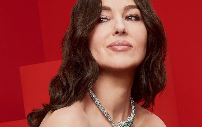 Водолазка и бриллиантовое ожерелье: Моника Белуччи украсила новую обложку Harper's Bazaar